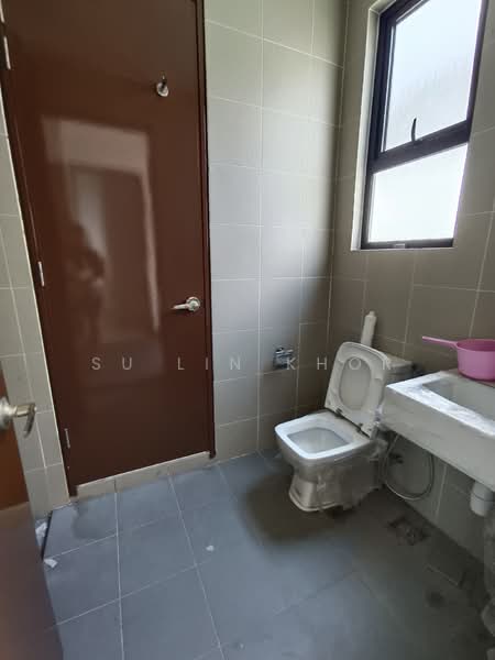 Rumah Berkembar untuk Dijual di Bandar Kinrara Seksyen 8 (Bandar Kinrara) - Su Lin Khor - Bathroom - PropertyGuru.com.my