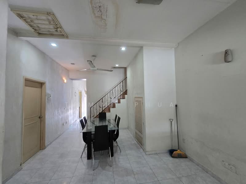 Rumah Teres 1.5 Tingkat untuk Disewa di Taman Puteri Wangsa (Ulu Tiram) - Tommy Phua - Dining Room - PropertyGuru.com.my