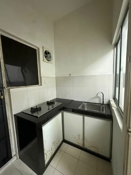 2-storey Terraced House for Rent in Setia Tropika (Johor Bahru) - Sakura Tok - Kitchen - PropertyGuru.com.my