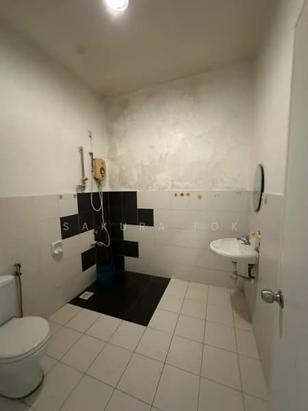 2-storey Terraced House for Rent in Setia Tropika (Johor Bahru) - Sakura Tok - Bathroom - PropertyGuru.com.my