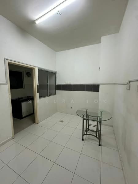 2-storey Terraced House for Rent in Setia Tropika (Johor Bahru) - Sakura Tok - Kitchen - PropertyGuru.com.my