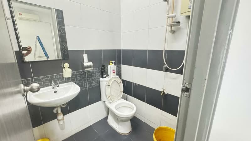 Terraced House for Rent in Taman Mengkibol (Kluang) - Chia Yin Kow - Bathroom - PropertyGuru.com.my