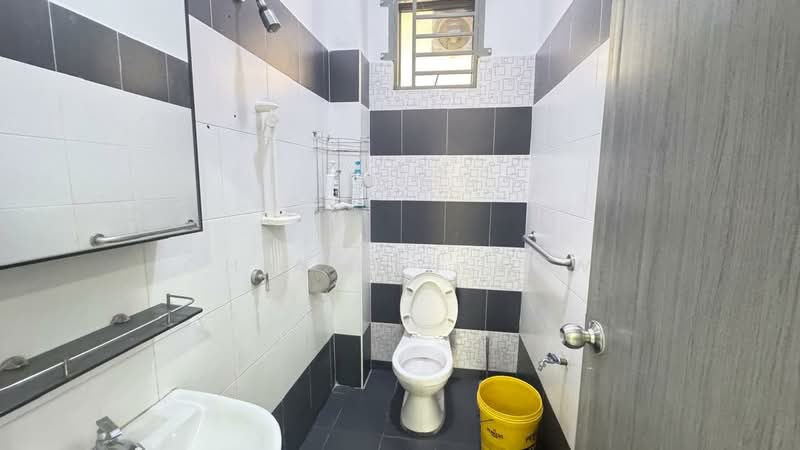 Terraced House for Rent in Taman Mengkibol (Kluang) - Chia Yin Kow - Bathroom - PropertyGuru.com.my