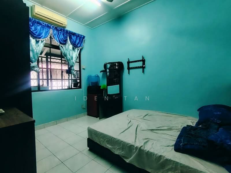 Rumah Teres 1.5 Tingkat untuk Dijual di Taman Perling (Perling) - Iden Tan - Bedroom - PropertyGuru.com.my