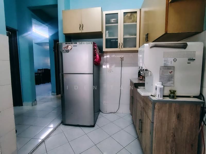 Rumah Teres 1.5 Tingkat untuk Dijual di Taman Perling (Perling) - Iden Tan - Kitchen - PropertyGuru.com.my