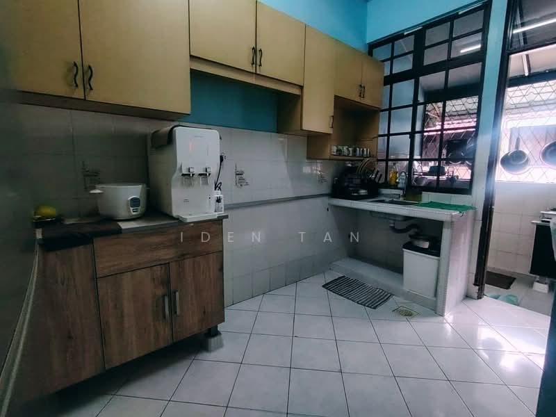 Rumah Teres 1.5 Tingkat untuk Dijual di Taman Perling (Perling) - Iden Tan - Kitchen - PropertyGuru.com.my
