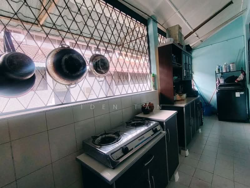 Rumah Teres 1.5 Tingkat untuk Dijual di Taman Perling (Perling) - Iden Tan - Kitchen - PropertyGuru.com.my