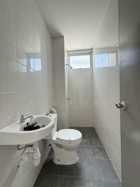 Pangsapuri untuk Dijual di Laman Bayu - Alicia Soo - Bathroom - PropertyGuru.com.my