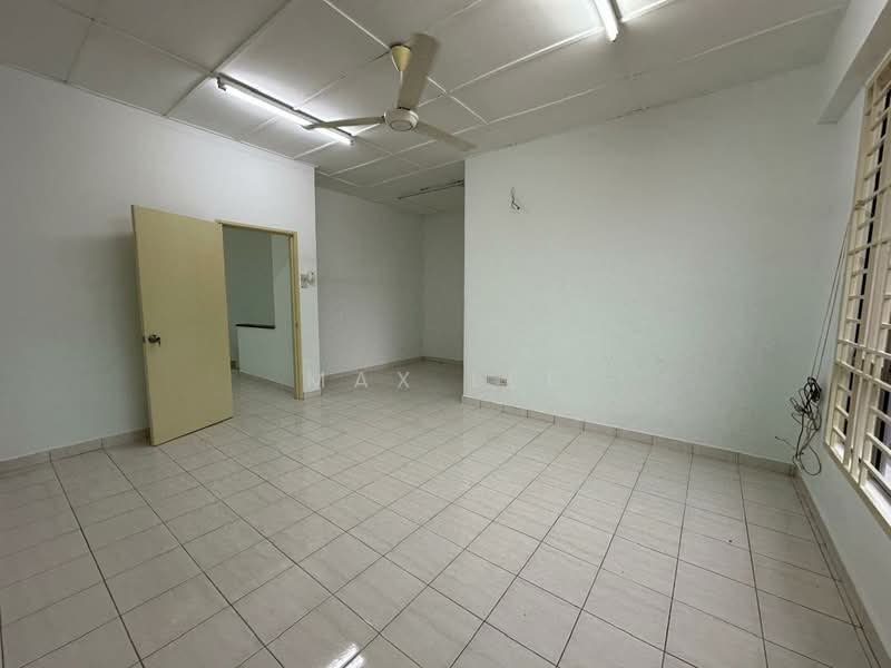 Rumah Teres untuk Dijual di Bandar Sungai Long (Selangor) - Max Lee - Living Room - PropertyGuru.com.my