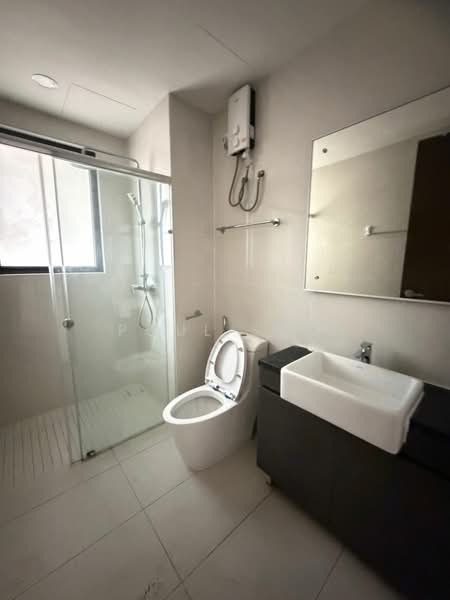 Kondominium untuk Disewa di Royal Strand @ Country Garden Danga Bay - Poul Sng - Bathroom - PropertyGuru.com.my