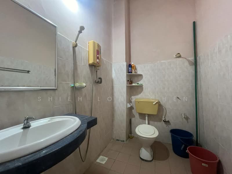Rumah Teres 2 Tingkat untuk Dijual di Taman Megah (Pontian) - Shieh Long Chen - Bathroom - PropertyGuru.com.my
