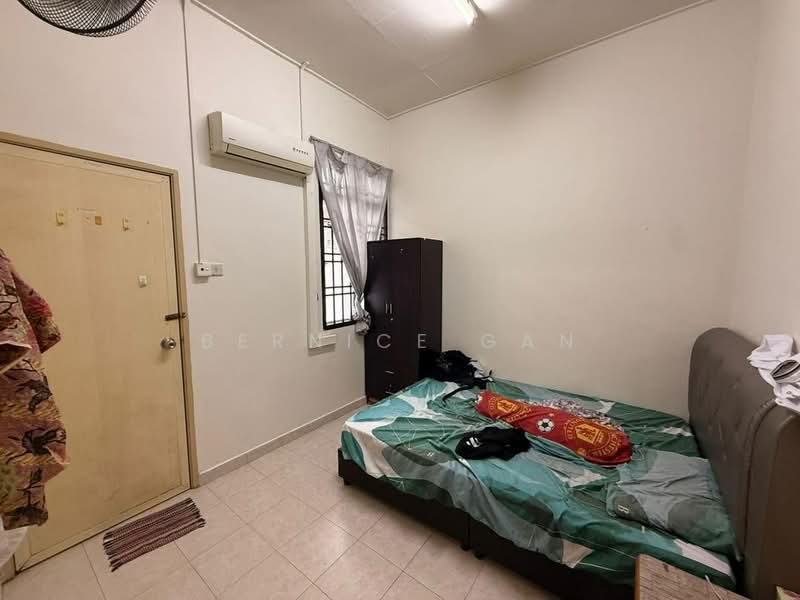 Rumah Teres 2 Tingkat untuk Dijual di Taman Desa Tebrau (Tebrau) - Bernice Gan - Bedroom - PropertyGuru.com.my