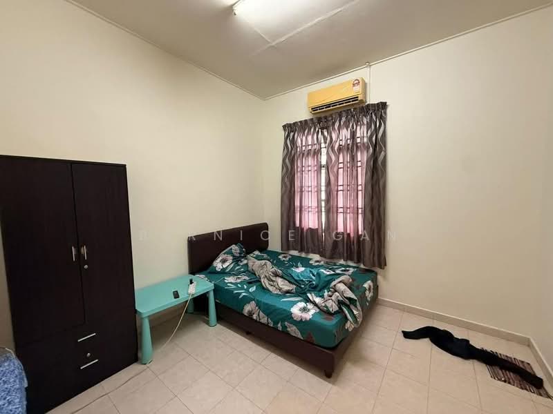 Rumah Teres 2 Tingkat untuk Dijual di Taman Desa Tebrau (Tebrau) - Bernice Gan - Bedroom - PropertyGuru.com.my