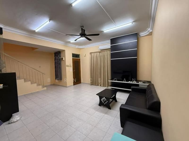 Rumah Teres 2 Tingkat untuk Dijual di Taman Desa Tebrau (Tebrau) - Bernice Gan - Living Room - PropertyGuru.com.my