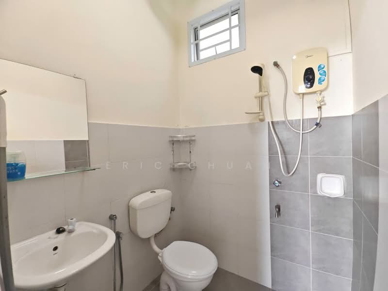 Apartment for Rent at Pangsapuri Kasturi Bandar Dato Onn - Eric Chuah - Bathroom - PropertyGuru.com.my