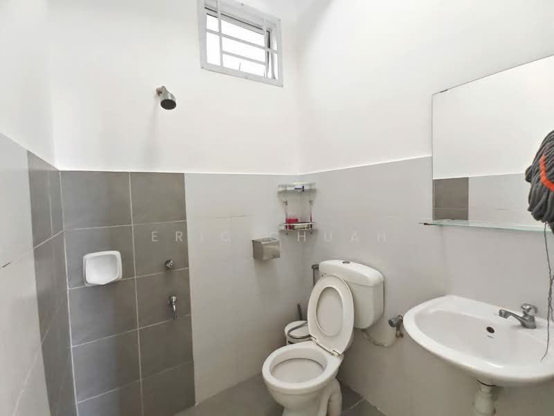 Apartment for Rent at Pangsapuri Kasturi Bandar Dato Onn - Eric Chuah - Bathroom - PropertyGuru.com.my