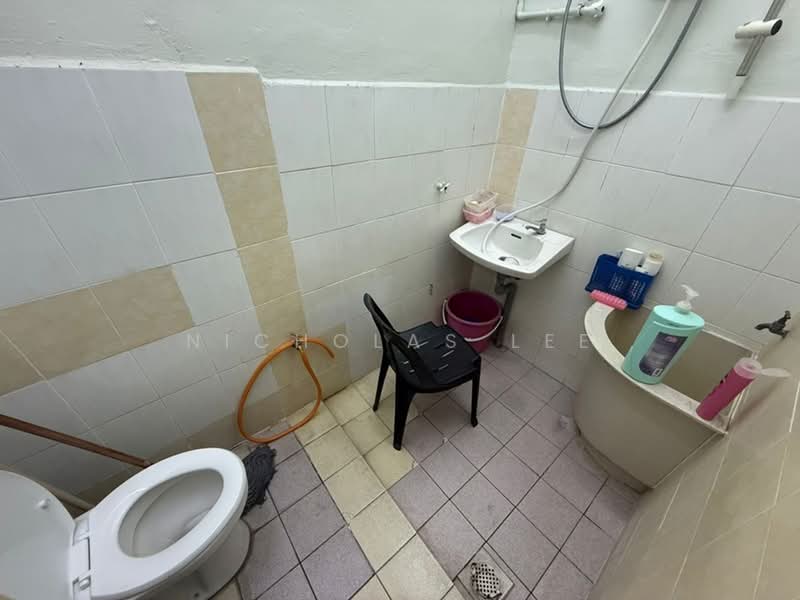 Rumah Teres 1 Tingkat untuk Dijual di Taman Gamelan (Menglembu) - Nicholas Lee - Bathroom - PropertyGuru.com.my