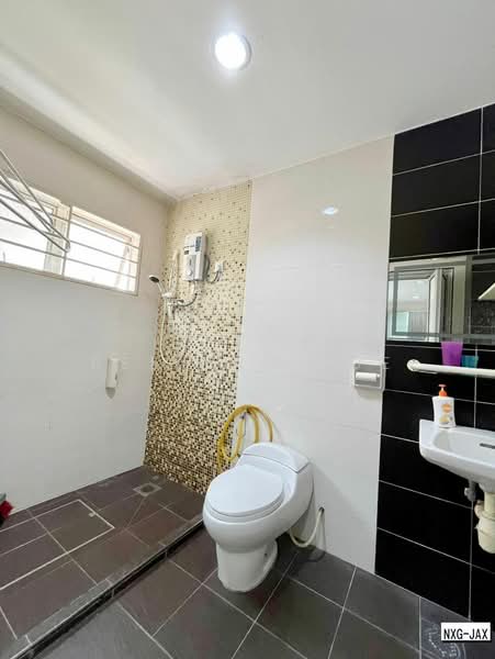 Rumah Teres untuk Dijual di Bandar Botanic (Klang) - Reilynn Tue - Bathroom - PropertyGuru.com.my