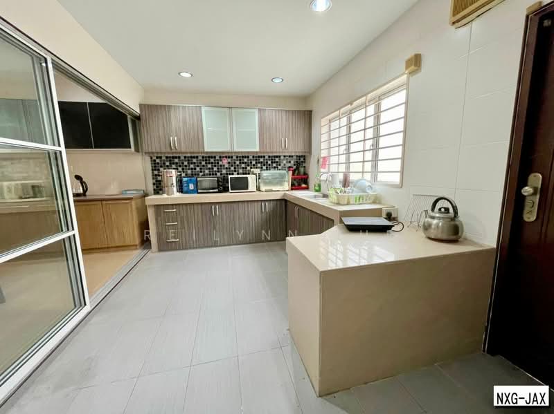 Rumah Teres untuk Dijual di Bandar Botanic (Klang) - Reilynn Tue - Kitchen - PropertyGuru.com.my