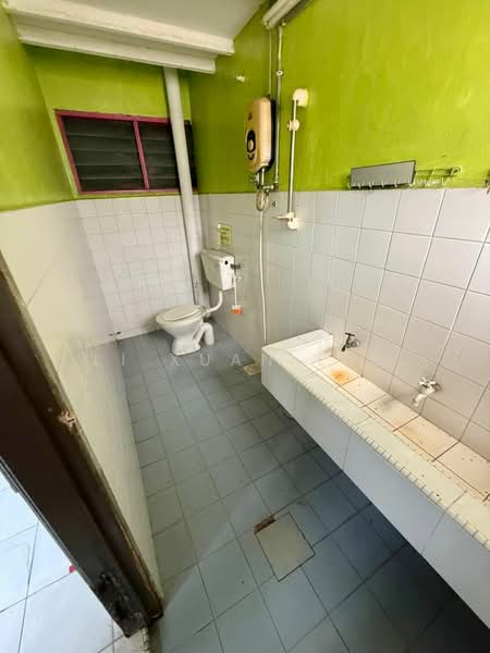 Rumah Teres 1 Tingkat untuk Dijual di Taman Malim Jaya (Bachang) - Li Xuan Lim - Bathroom - PropertyGuru.com.my