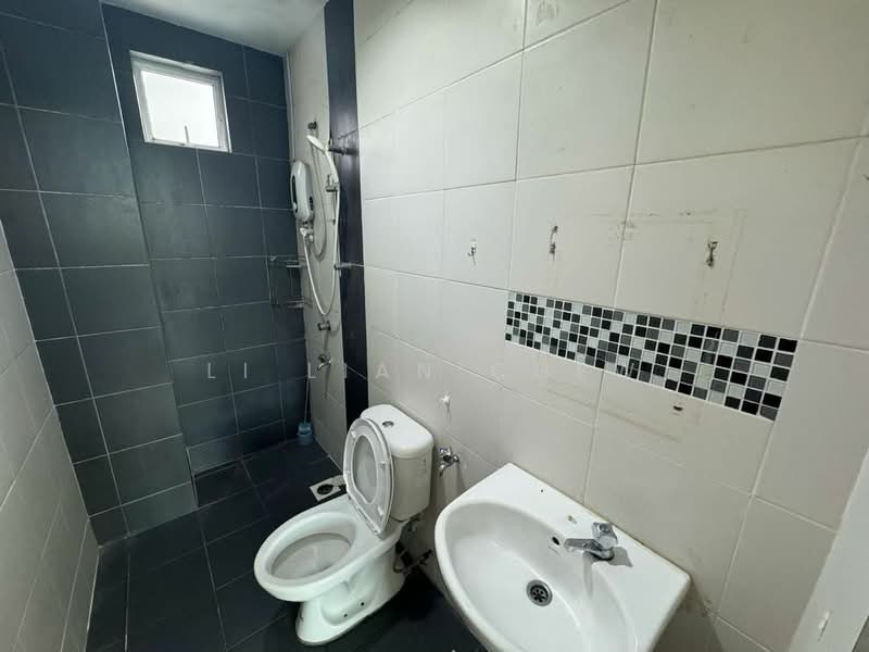 Pangsapuri untuk Disewa di Zennith Suites (Pangsapuri Kebun Teh) - Li Lian Chew - Bathroom - PropertyGuru.com.my