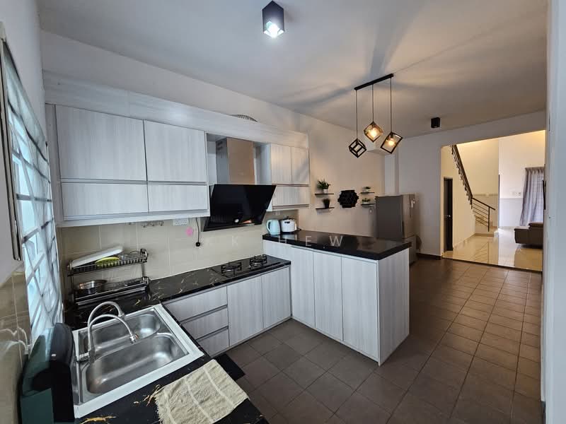 Rumah Teres 3 Tingkat untuk Disewa di Semenyih (Selangor) - KK HEW - Kitchen - PropertyGuru.com.my