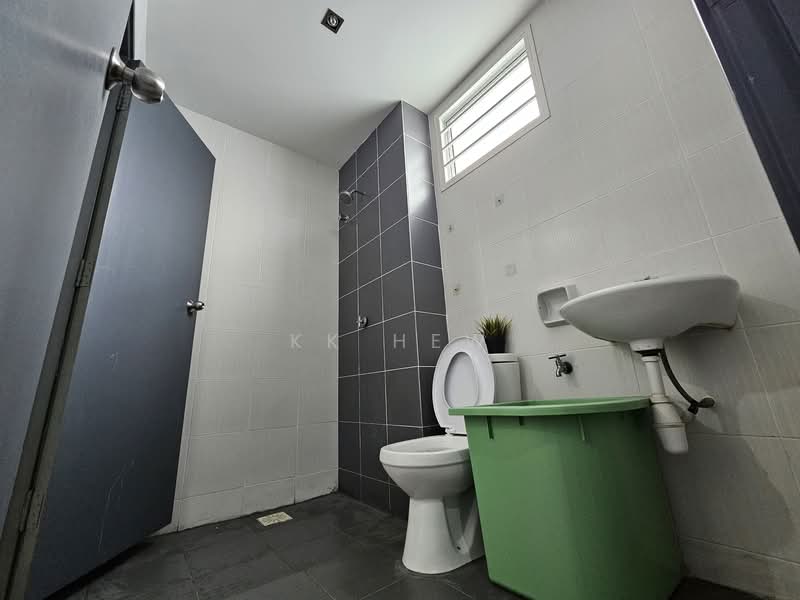 Rumah Teres 3 Tingkat untuk Disewa di Semenyih (Selangor) - KK HEW - Bathroom - PropertyGuru.com.my