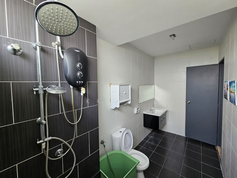Rumah Teres 3 Tingkat untuk Disewa di Semenyih (Selangor) - KK HEW - Bathroom - PropertyGuru.com.my