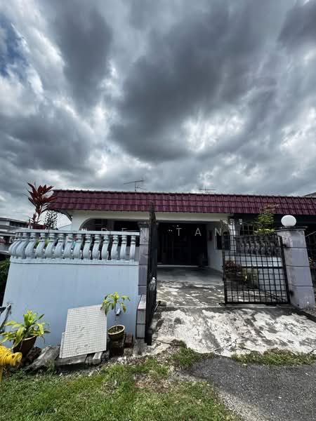 1-storey Terraced House for Sale in Taman Johor (Tampoi) - Iden Tan - Exterior - PropertyGuru.com.my