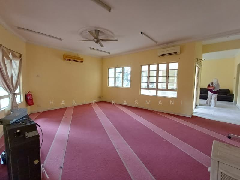 Rumah Berkembar untuk Dijual di Kota Damansara (Selangor) - Hanif Kasmani - Living Room - PropertyGuru.com.my
