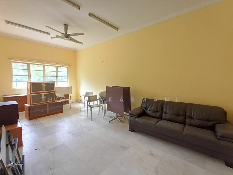 Rumah Berkembar untuk Dijual di Kota Damansara (Selangor) - Hanif Kasmani - Living Room - PropertyGuru.com.my