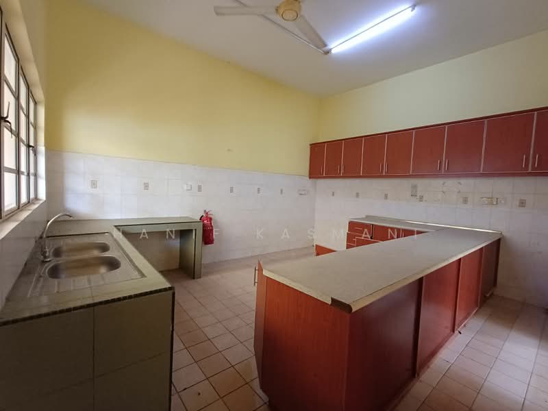 Rumah Berkembar untuk Dijual di Kota Damansara (Selangor) - Hanif Kasmani - Kitchen - PropertyGuru.com.my