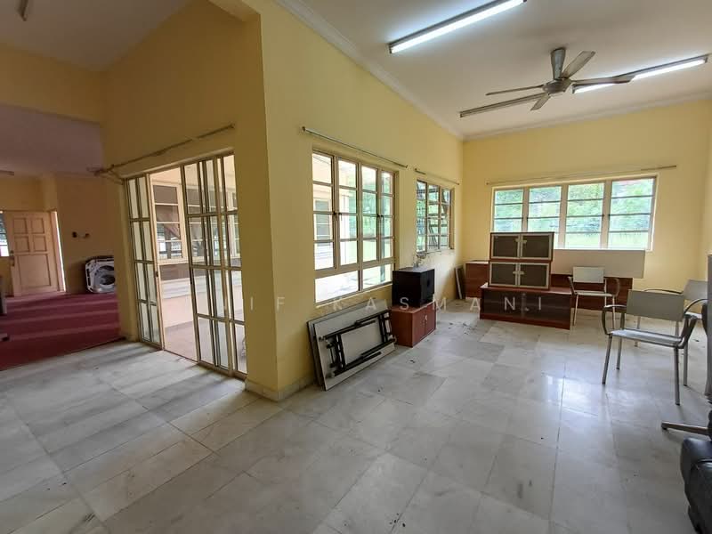 Rumah Berkembar untuk Dijual di Kota Damansara (Selangor) - Hanif Kasmani - Living Room - PropertyGuru.com.my