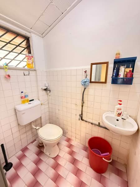 2-storey Terraced House for Sale in Taman Johor Jaya (Johor Bahru) - Jeremy Voon - Bathroom - PropertyGuru.com.my