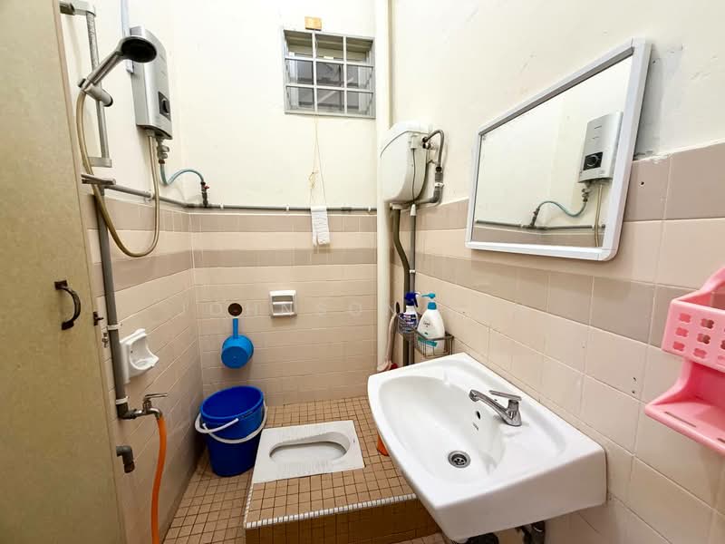 1-storey Terraced House for Sale in Bandar Uda Utama (Johor Bahru) - Johnson Tan - Bathroom - PropertyGuru.com.my
