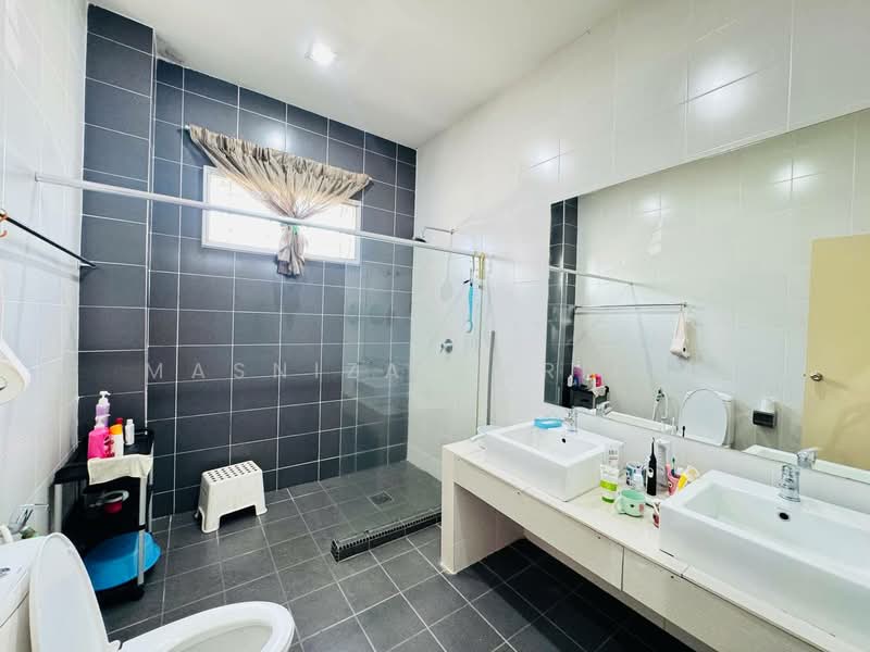 Zero-Lot Bungalow for Sale in Bandar Nusa Rhu (Shah Alam) - Masnizah Arifin - Bathroom - PropertyGuru.com.my