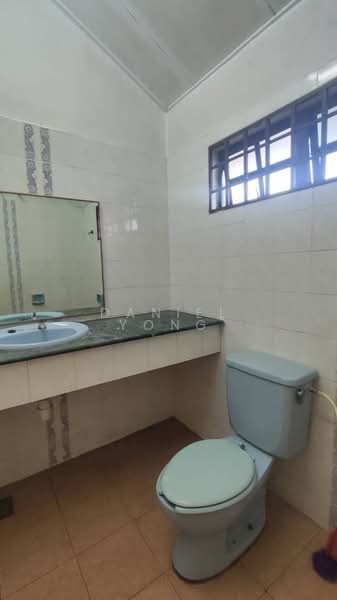 Rumah Teres 2 Tingkat untuk Dijual di Bandar Seri Alam (Masai) - Daniel Yong - Bathroom - PropertyGuru.com.my