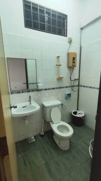 Rumah Teres 2 Tingkat untuk Dijual di Bandar Seri Alam (Masai) - Daniel Yong - Bathroom - PropertyGuru.com.my