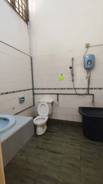 Rumah Teres 2 Tingkat untuk Dijual di Bandar Seri Alam (Masai) - Daniel Yong - Bathroom - PropertyGuru.com.my