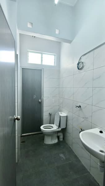 2-storey Terraced House for Rent in Jelutong (Penang) - Panya Rith - Bathroom - PropertyGuru.com.my