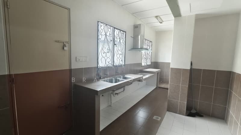 Rumah Teres 3 Tingkat untuk Dijual di Sering Ukay (Ampang) - Brandon . - Kitchen - PropertyGuru.com.my