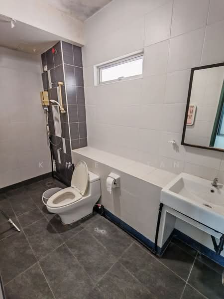 Servis Apartment untuk Disewa di D'Ambience Residences (Pangsapuri Ikatan Flora) - Kenneth Tan - Bathroom - PropertyGuru.com.my