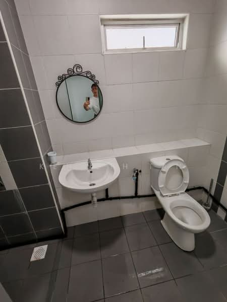 Servis Apartment untuk Disewa di D'Ambience Residences (Pangsapuri Ikatan Flora) - Kenneth Tan - Bathroom - PropertyGuru.com.my