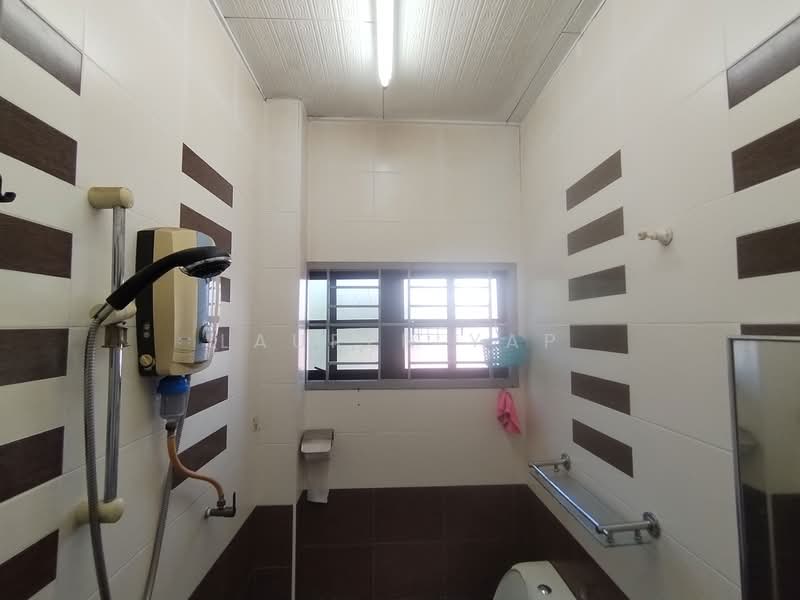 2-storey Terraced House for Sale in Taman Melaka Baru (Batu Berendam) - Lauren Yap - Bathroom - PropertyGuru.com.my