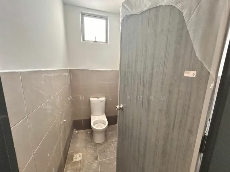 Kedai untuk Dijual di Taman Pulai Hijauan (Skudai) - Daniel Yong - Bathroom - PropertyGuru.com.my