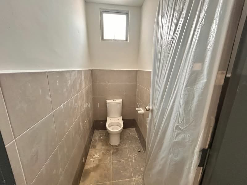 Kedai untuk Dijual di Taman Pulai Hijauan (Skudai) - Daniel Yong - Bathroom - PropertyGuru.com.my
