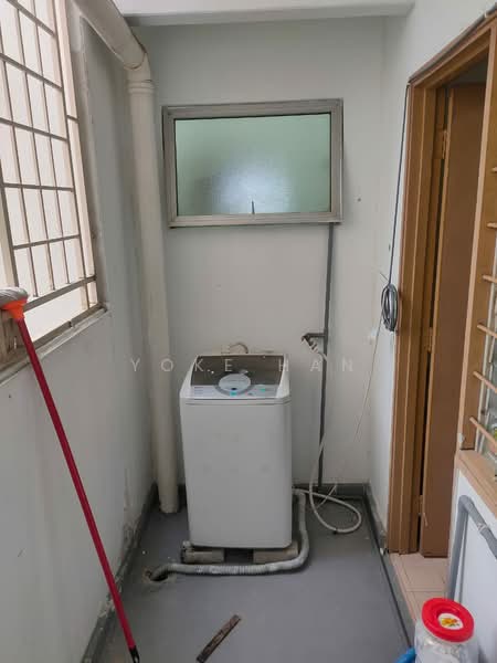 Pangsapuri untuk Dijual di Kenanga Apartments - Yoke Han - Balcony - PropertyGuru.com.my