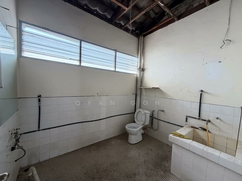 2-storey Terraced House for Sale in Island Park (Jelutong) - Qyan Goh - Bathroom - PropertyGuru.com.my
