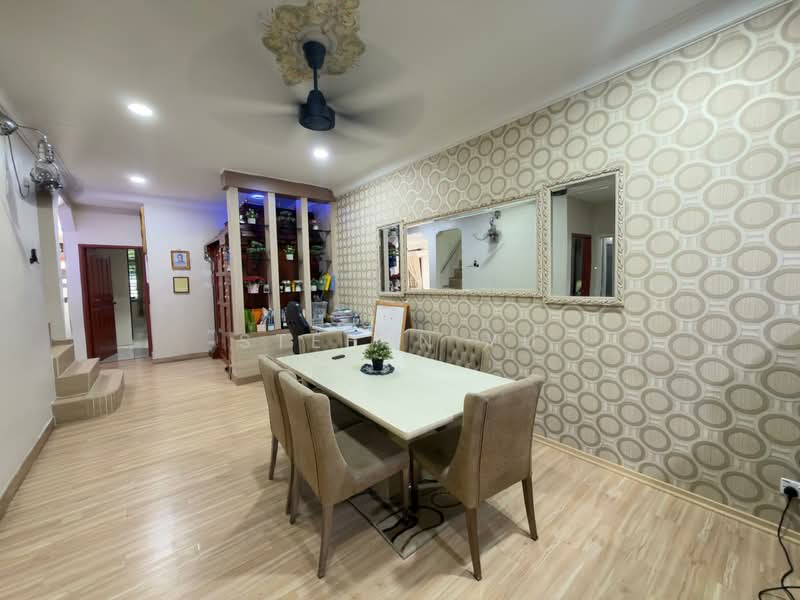 Rumah Teres 1.5 Tingkat untuk Dijual di Ulu Tiram (Johor) - Stefan Yu - Dining Room - PropertyGuru.com.my