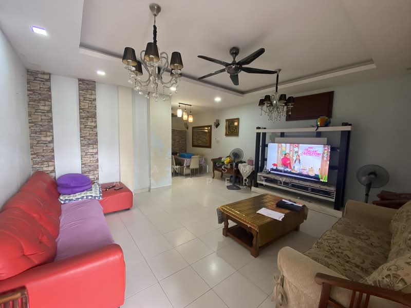 2-storey Terraced House for Sale in Taman JP Perdana (Johor Bahru) - Azlan Ismail aiproperty - Living Room - PropertyGuru.com.my